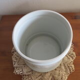 Porcelain pot with lid