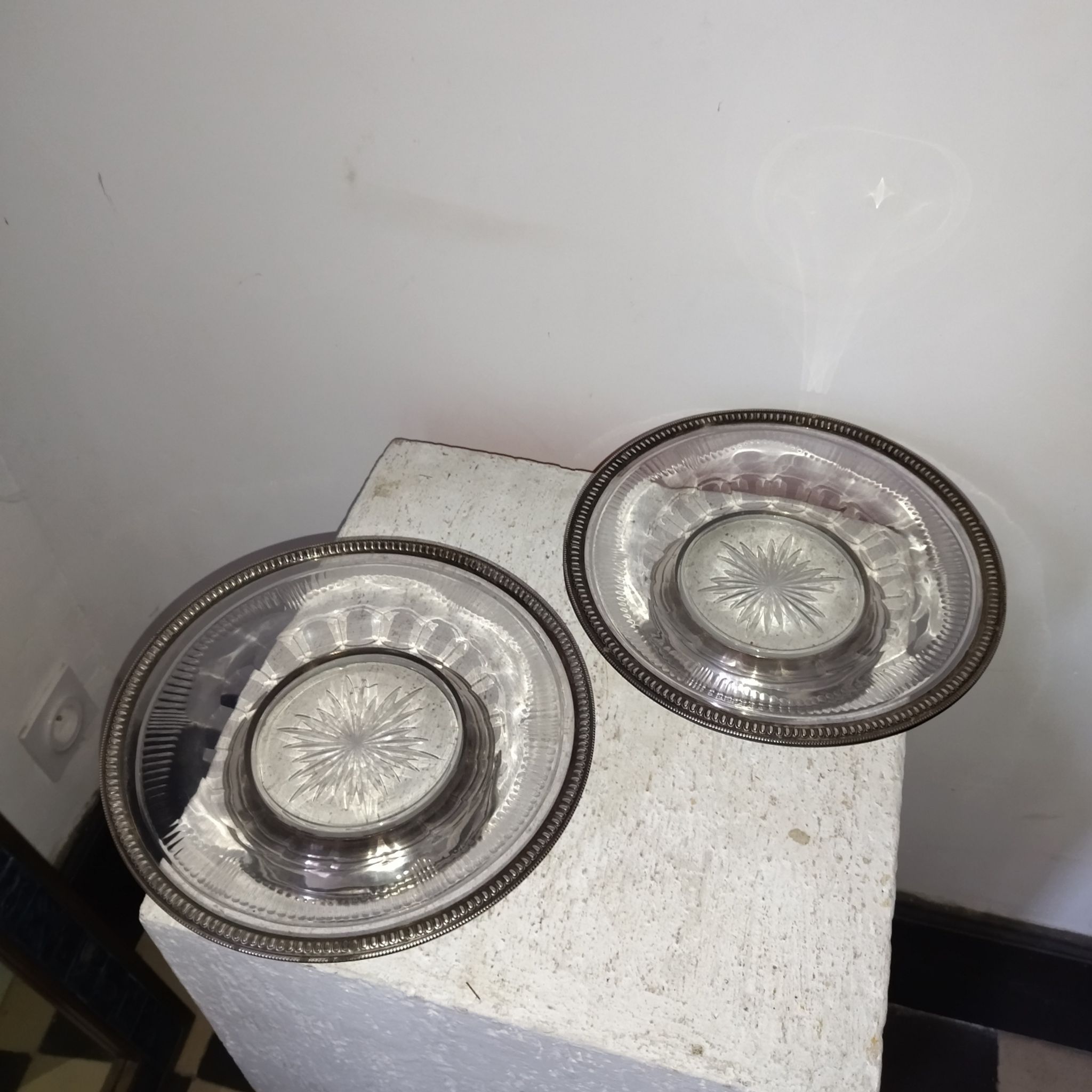 Paire de coupe plateaux verre taillé argent massif