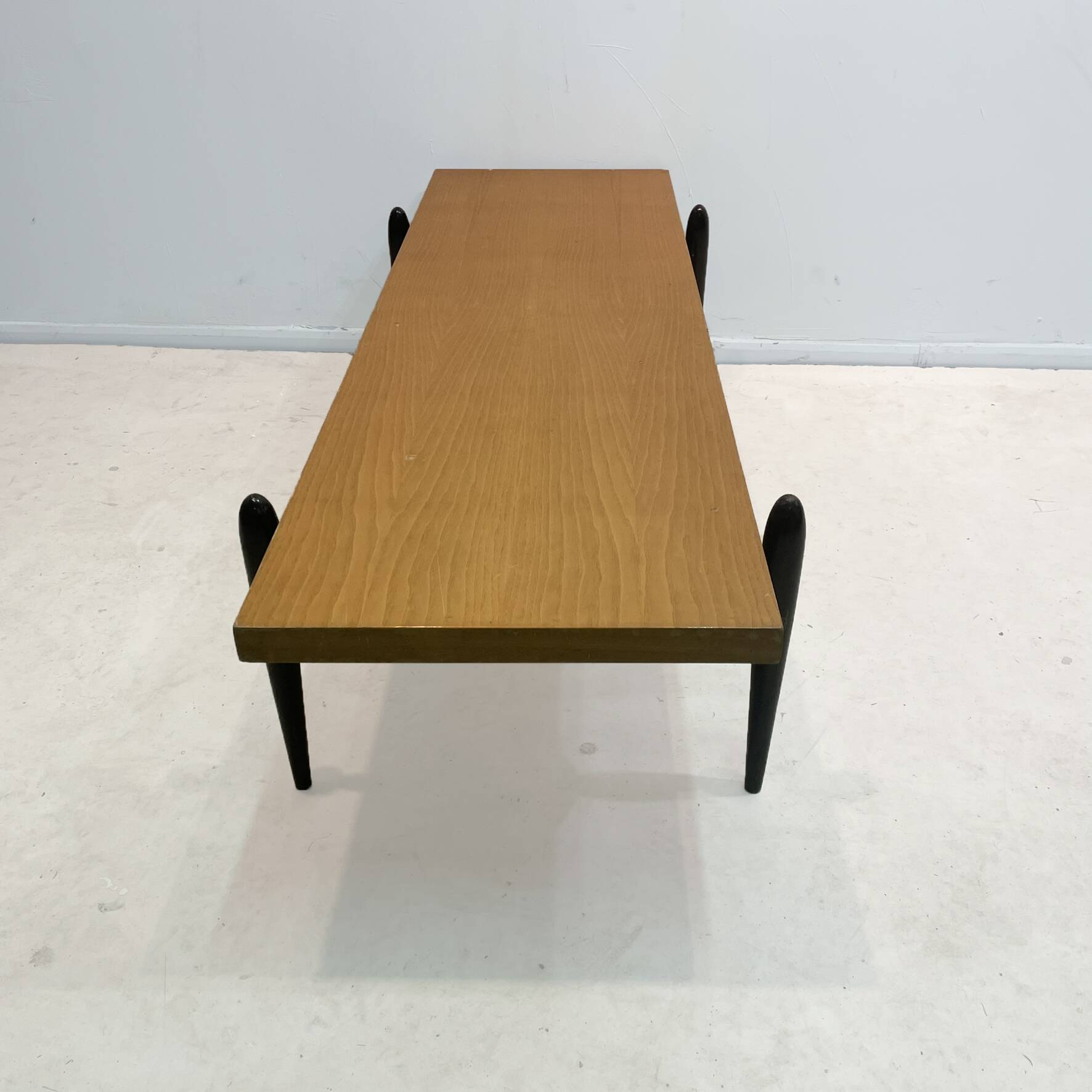 Large 1950s modernist coffee table – sculptural black base