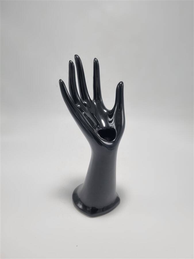 Hand-shaped ring holder
