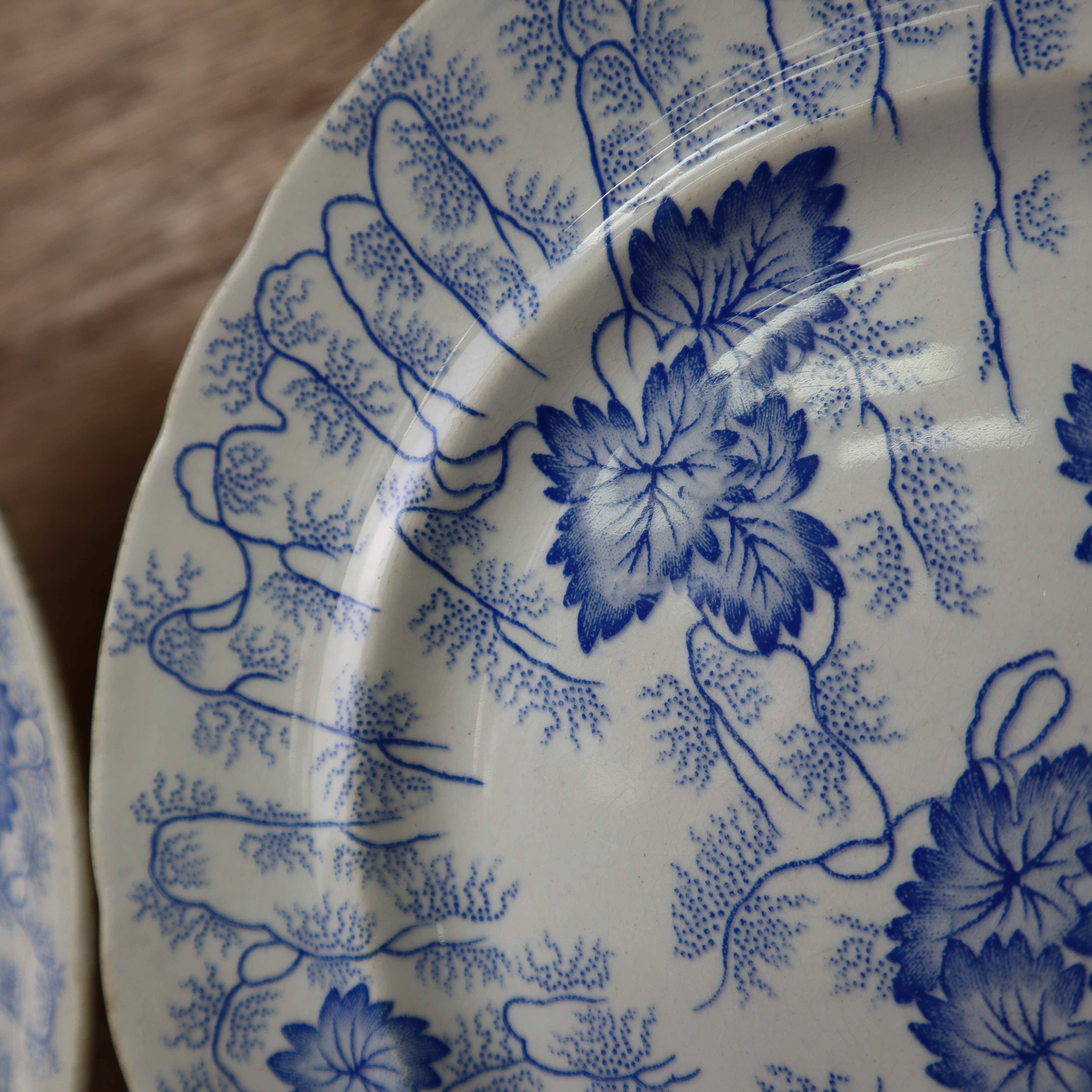 2 assiettes à dessert Terre de Fer modèle "Flora" Creil Montereau