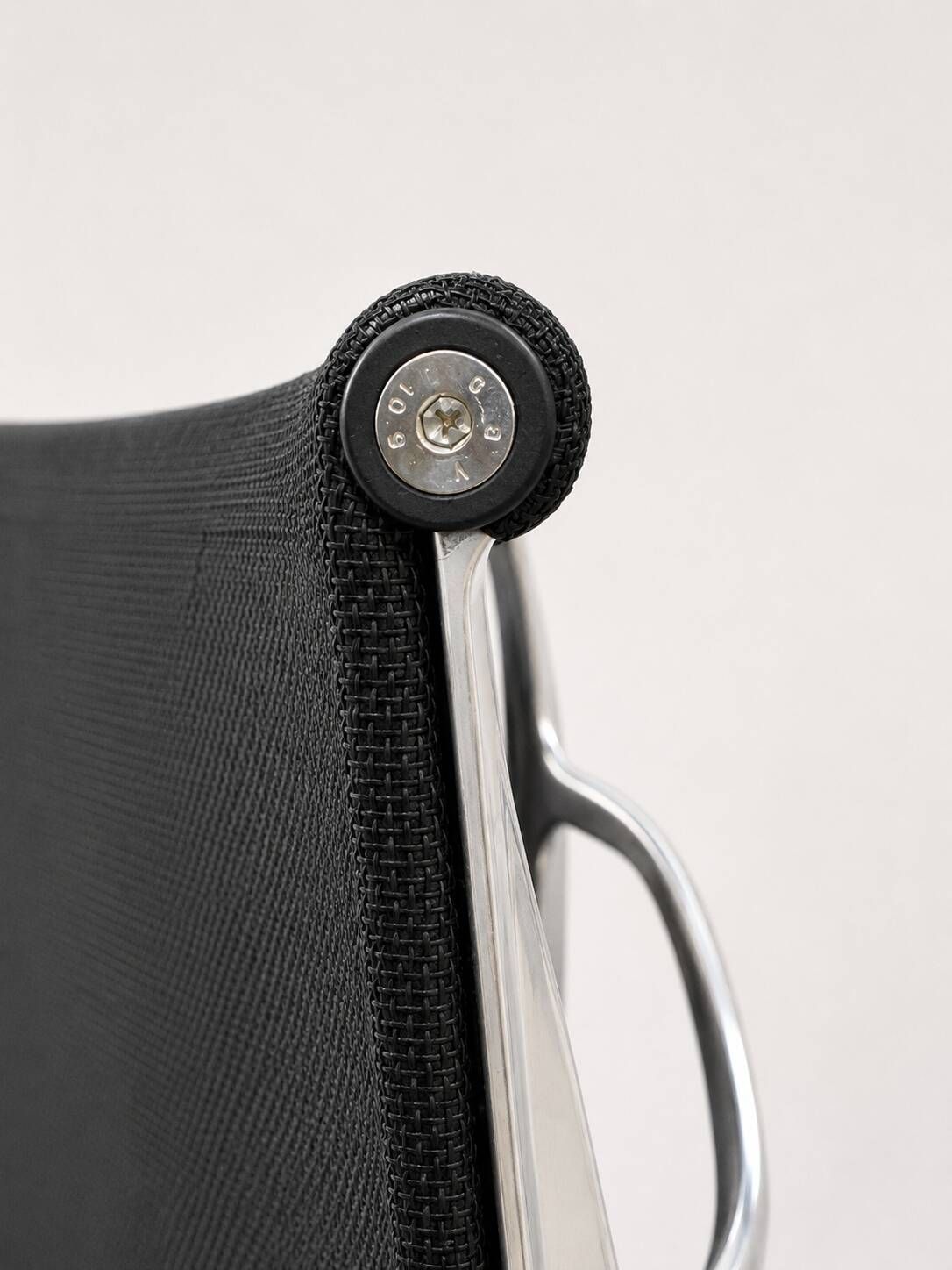 Charles Eames High-Back Aluminium Group Swivel Chair by ICF, Italy – Black