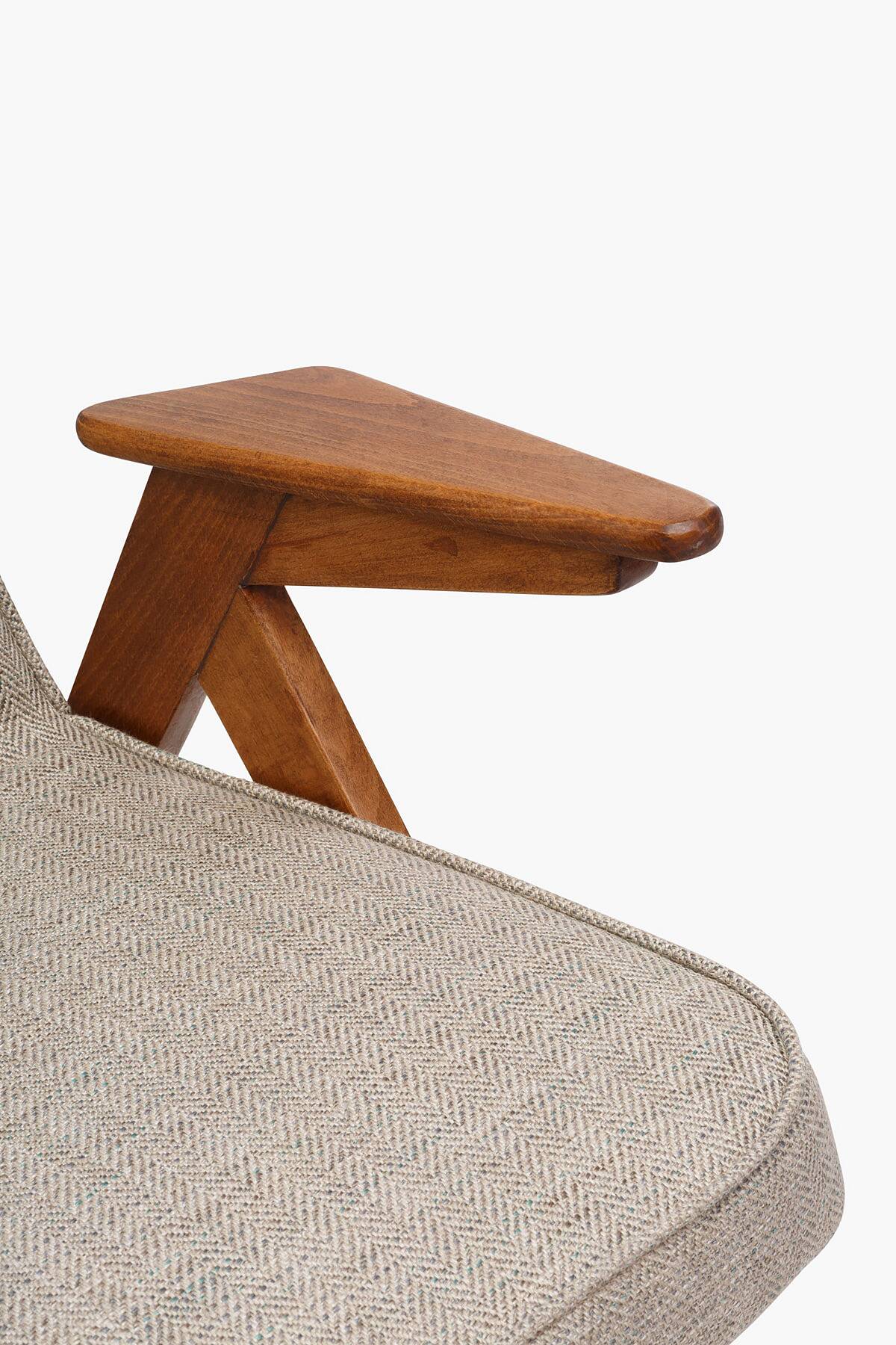 Type 300-177 BUNNY armchair with footrest