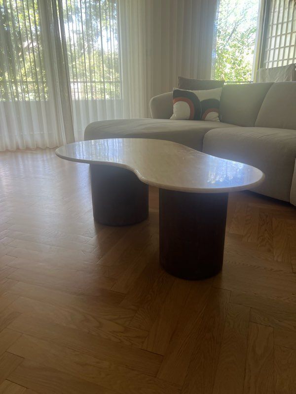 Table basse en bois de manguier et en travertin