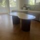 Table basse en bois de manguier et en travertin
