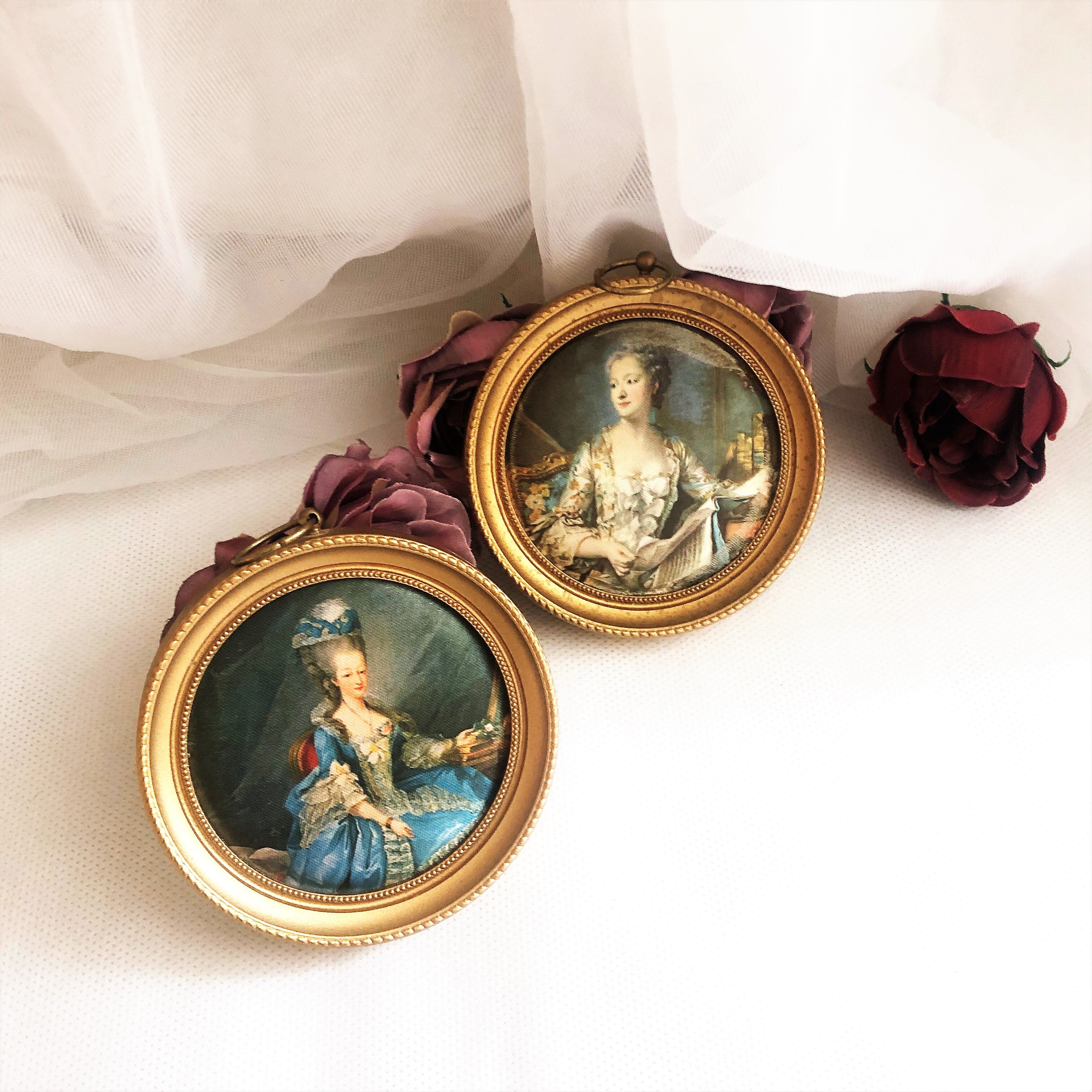 Pair of frame medallion Marie-Antoinette