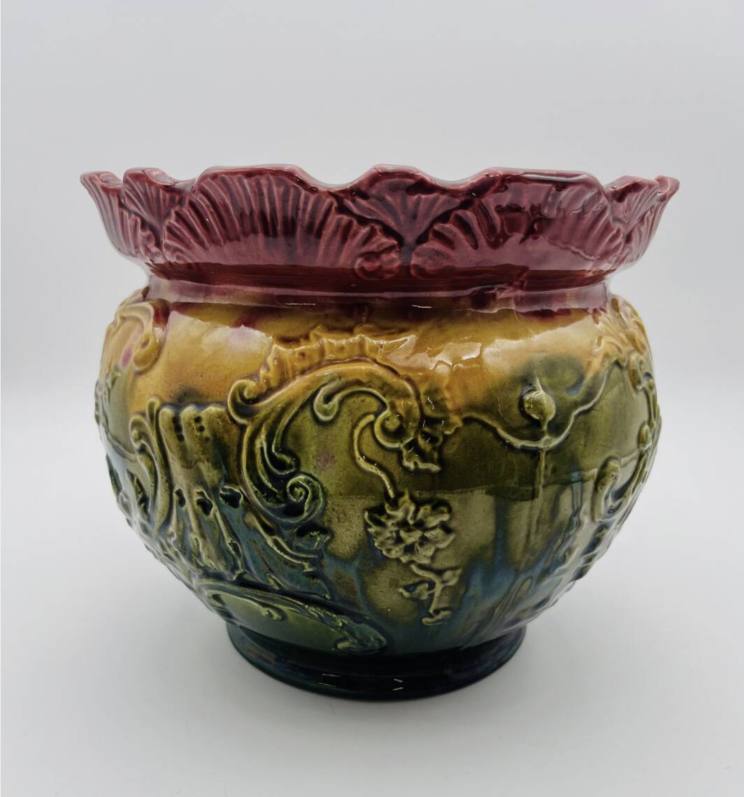 Antique multi-colored slip pot with relief decoration - 637019