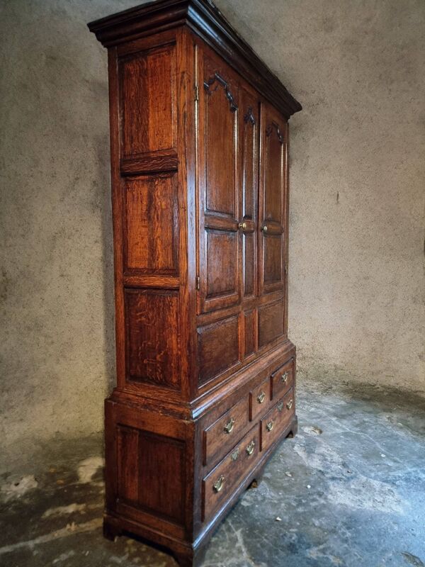 Armoire anglaise ancienne en chêne avec tiroirs, Angleterre, vers 1800–1820