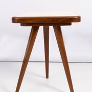 Ensemble de deux tabourets triangulaires en velours blanc, Europe, 1960s