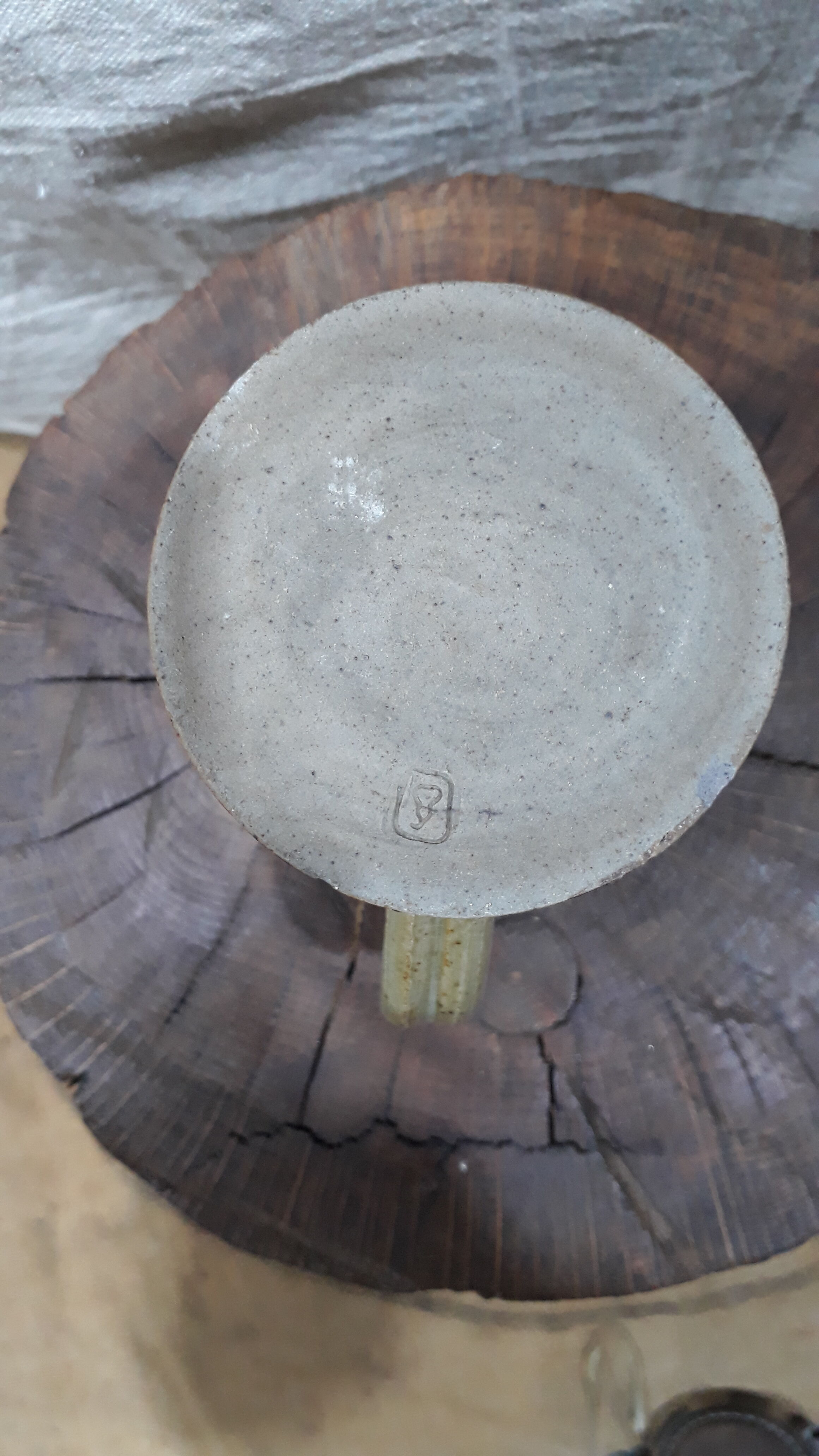 Pichet en terre de berry décoré à la main et signé