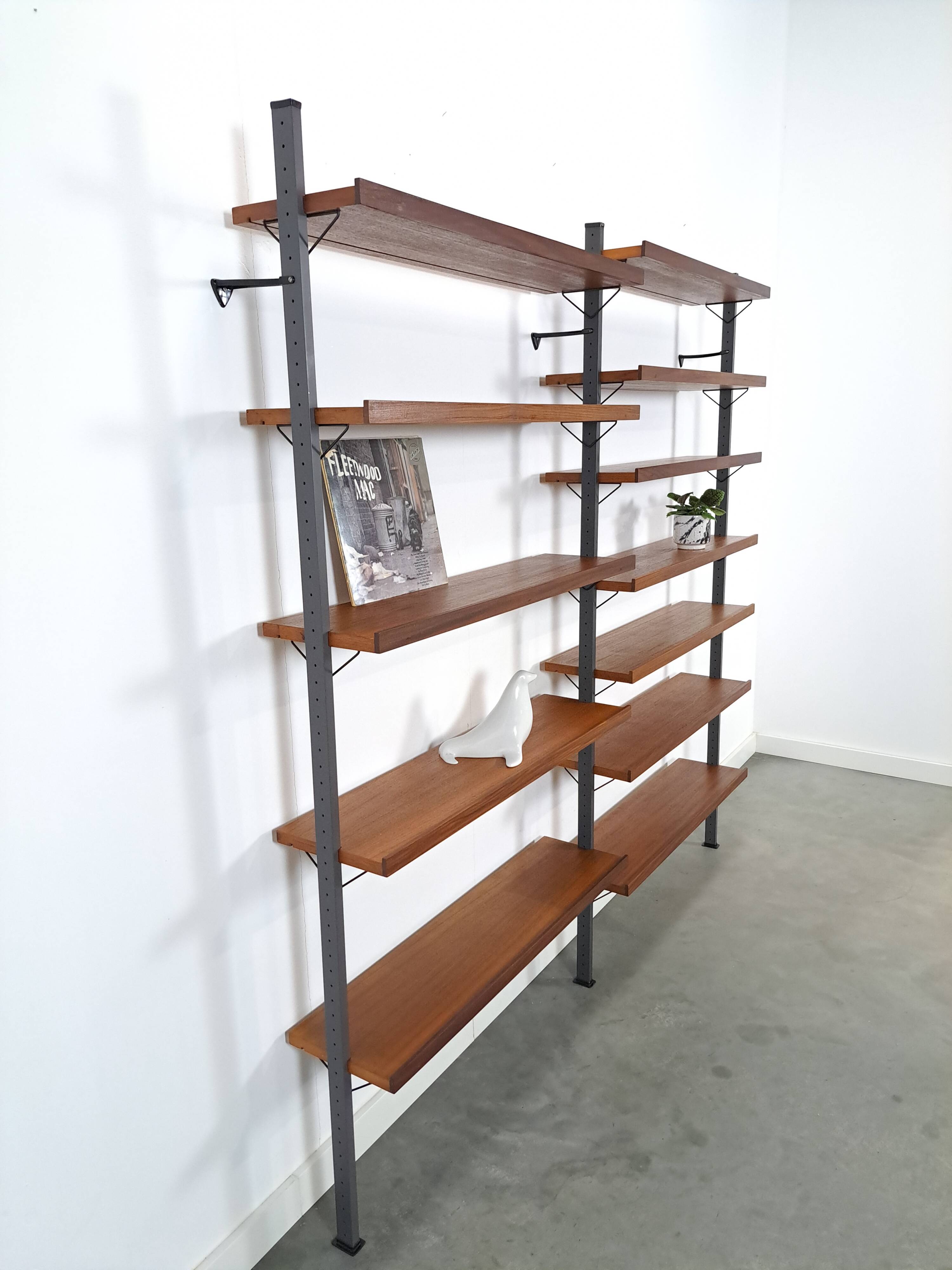 Mid Century Olof Pira Zweden teak modulair LP wandsysteem