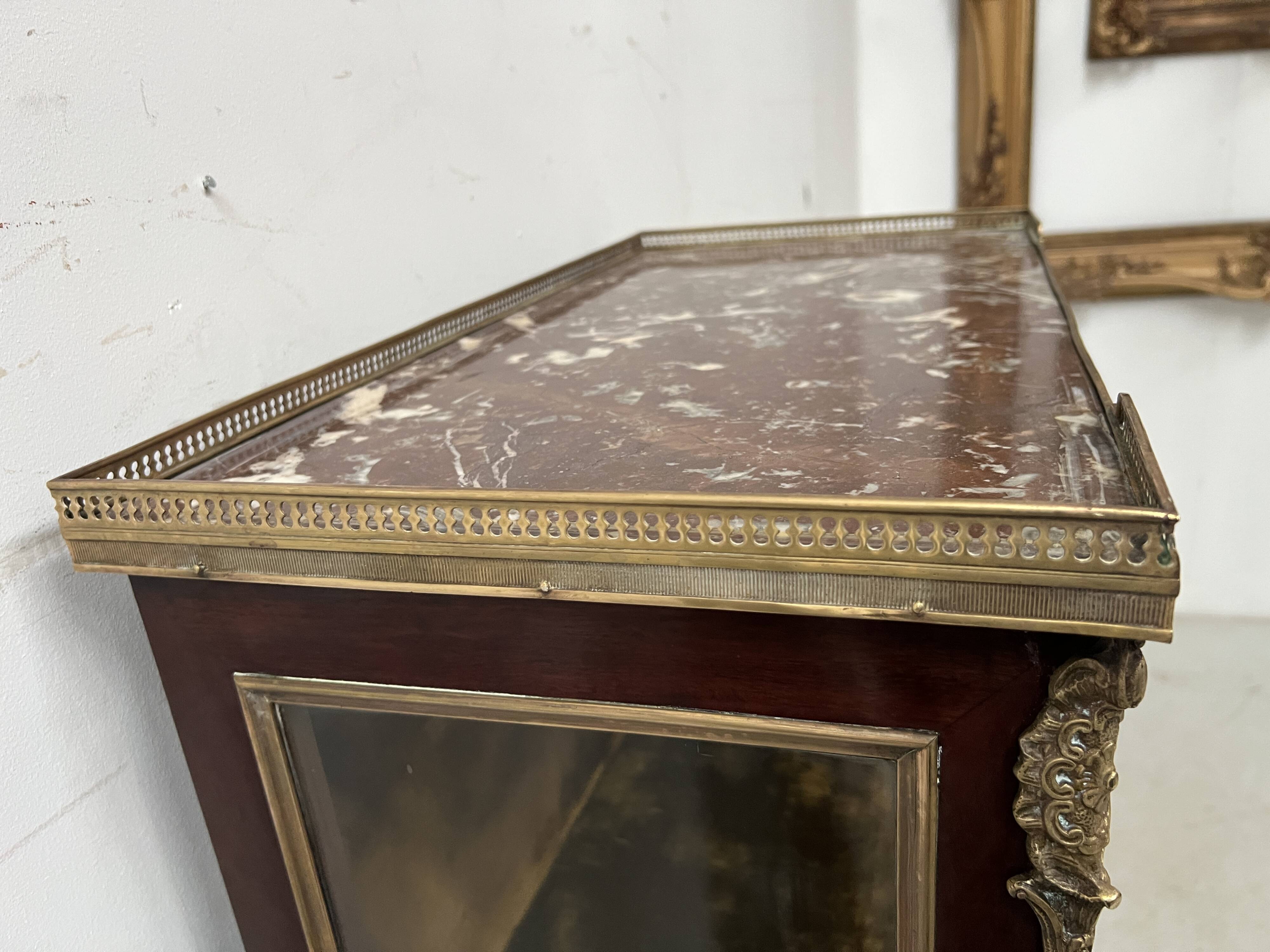 Louis XV style display cabinet in mahogany and bronze, 19th century.