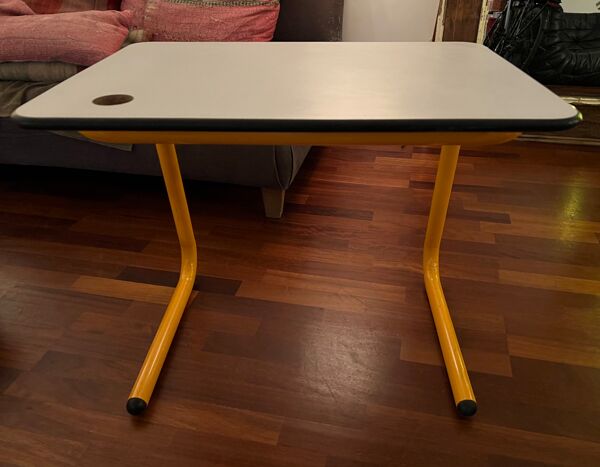 Bureau et chaise tubulaire jaune année 70's