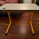 Bureau et chaise tubulaire jaune année 70's
