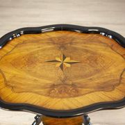 Table de thé ovale en noyer et placage, 1870