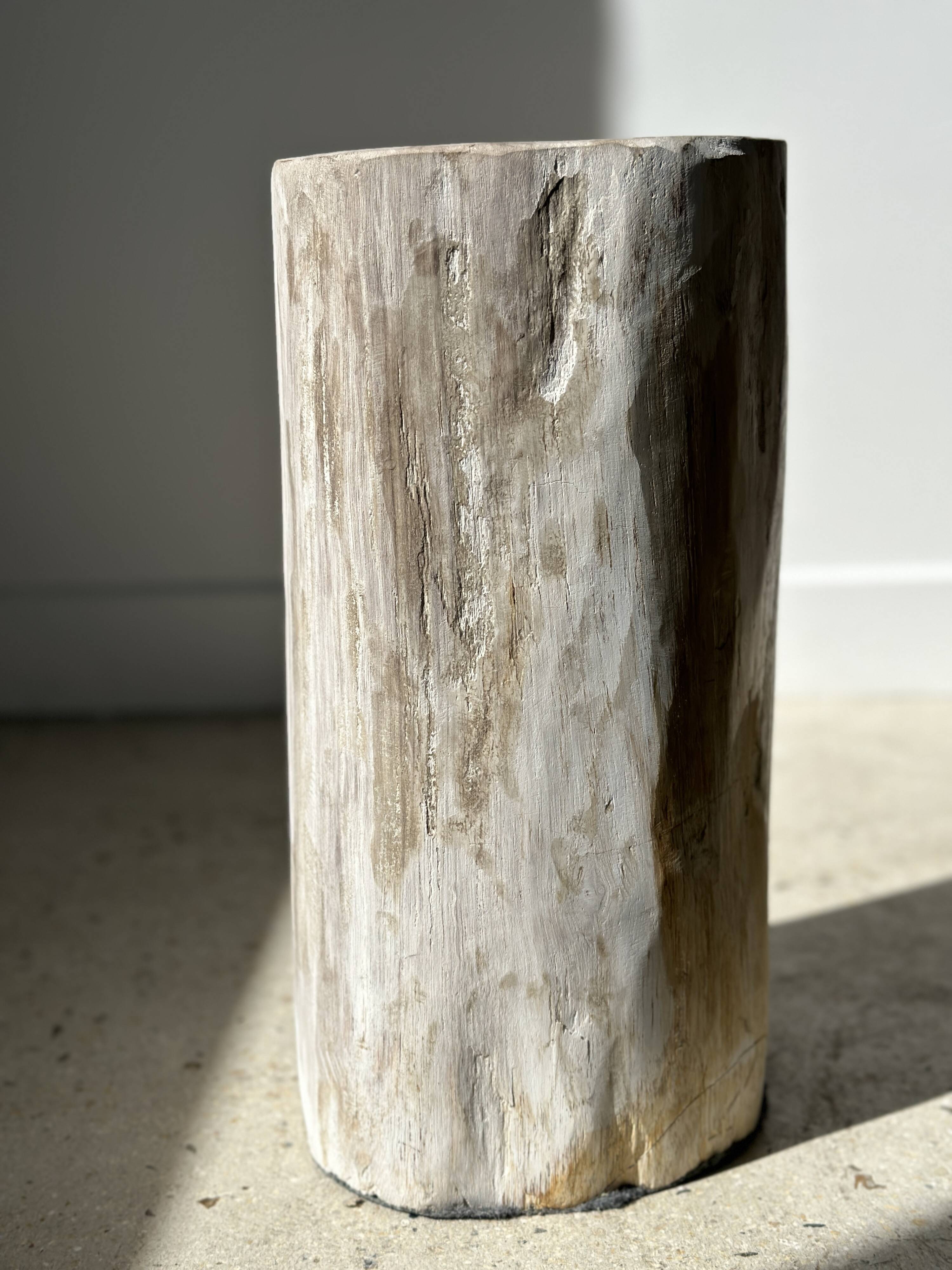 Petrified wood side table white tower black heart H:36cm D:17cm