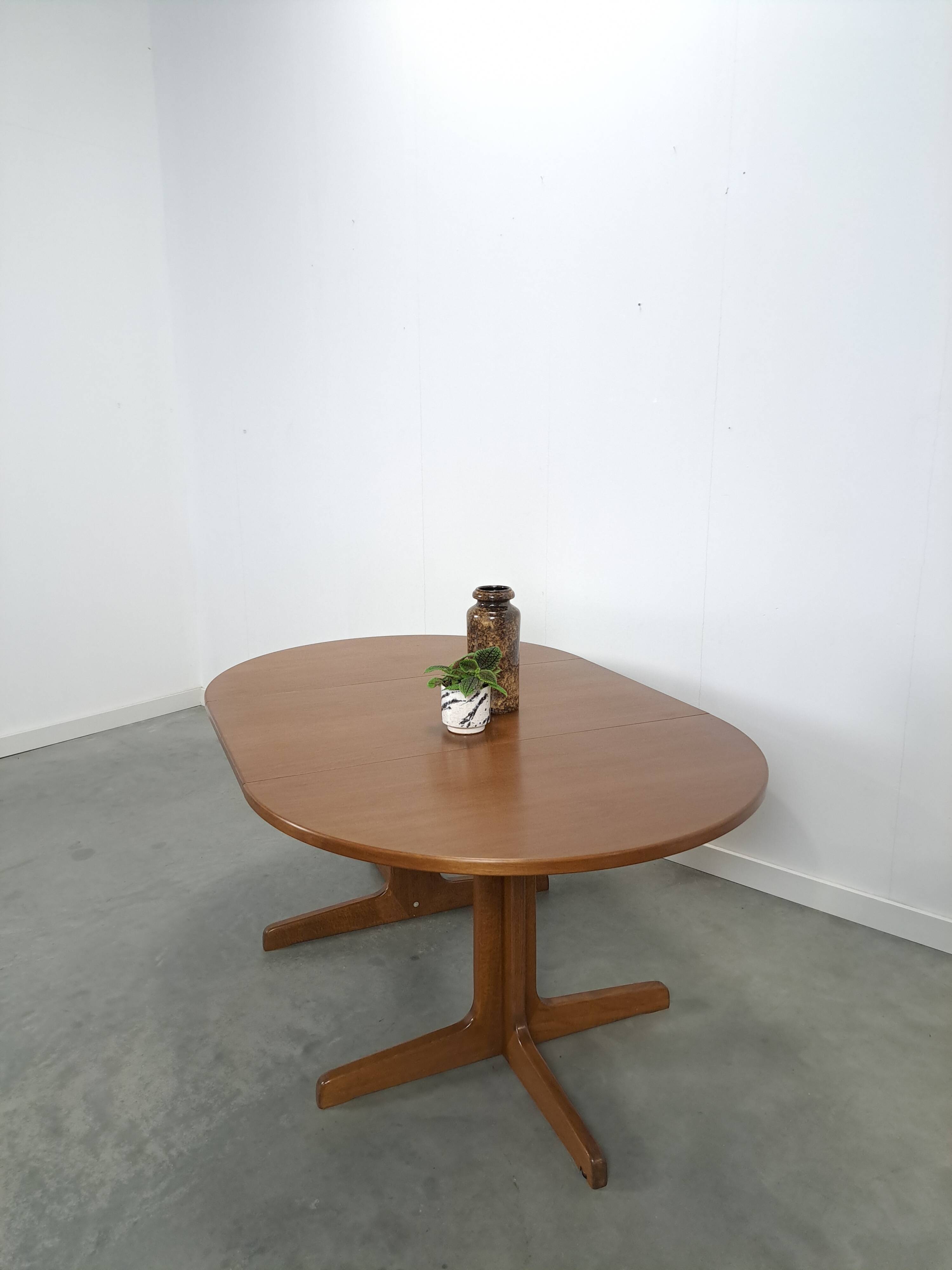 Ronde uitschuifbare eettafel Thonet