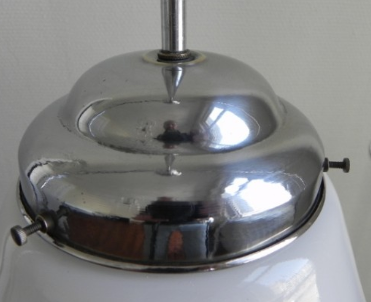 Art deco pendant light with Philips globe