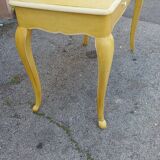 Very pretty table with 2 large drawers