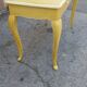 Table jaune à 2 tiroirs