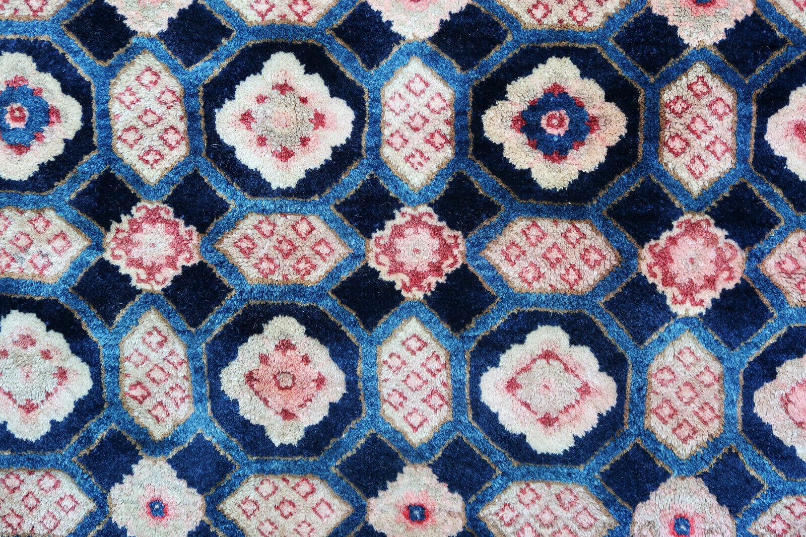 Chinese rug 1900 205 X 137 cm