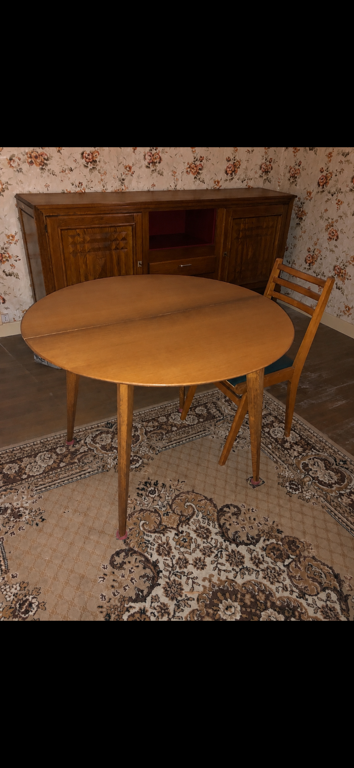 Round oak table