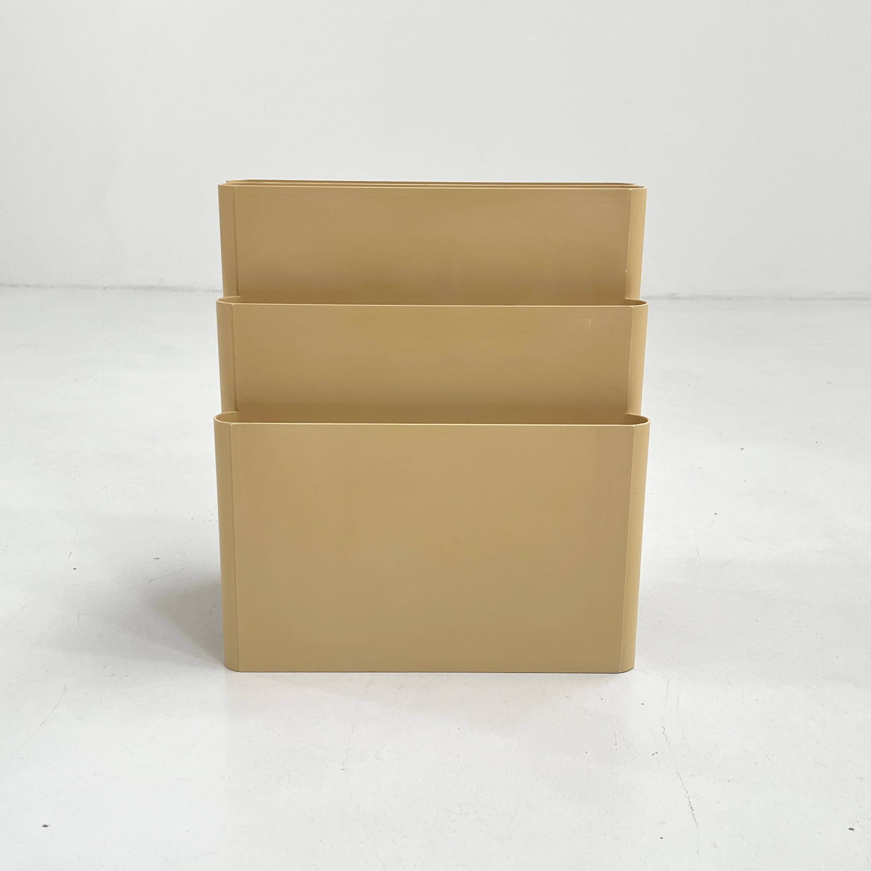 Beige magazine rack by Giotto Stoppino for Kartell, 1970
