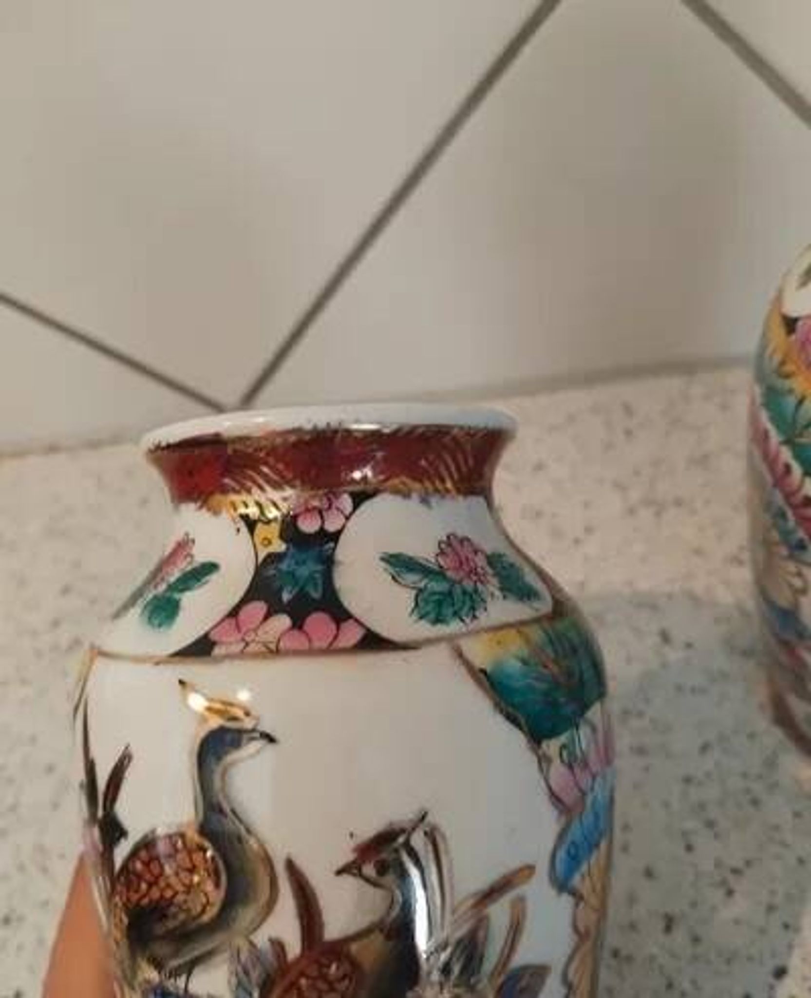 2 Japanese-style decorative vases