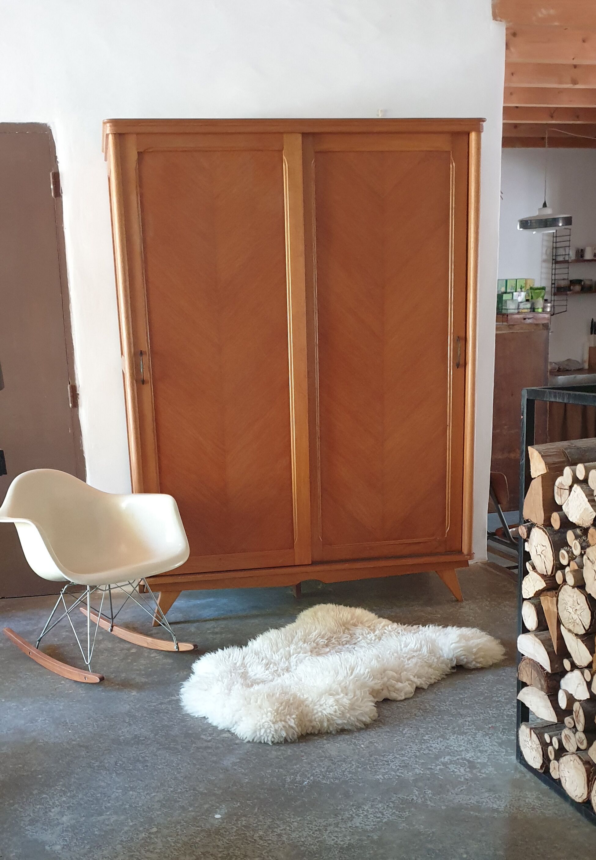 Parisian wardrobe with sliding doors