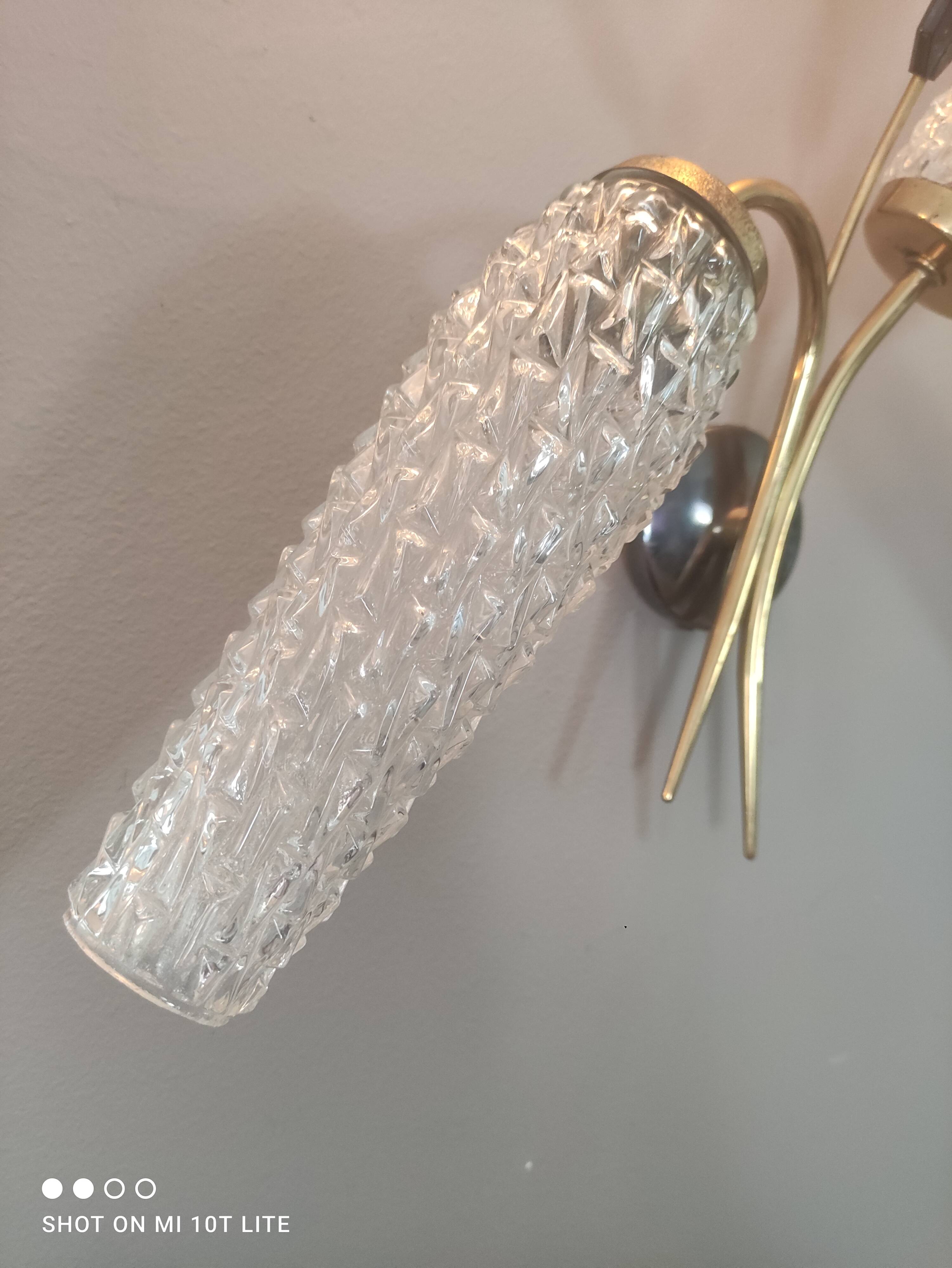 Set of 2 vintage 2-spoke wall lamps in gilded metal and diamond textured tulip glass