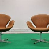 Pair Arne Jacobsen Swan chair Fritz Hansen