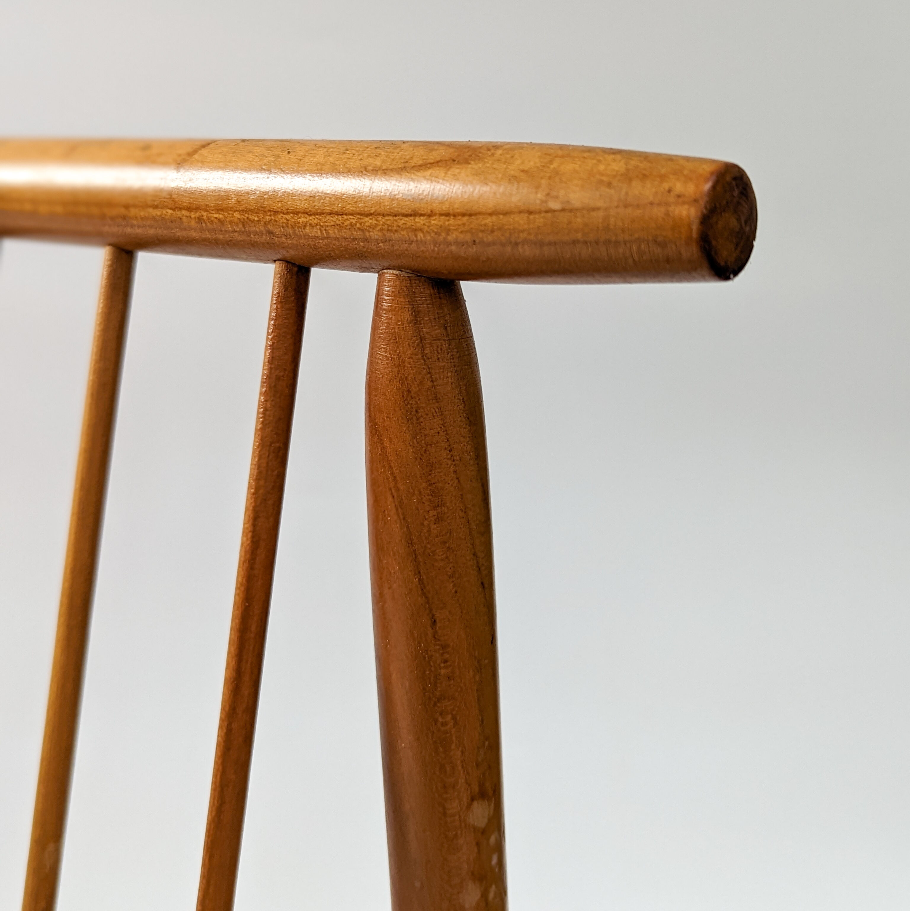 Porte-revues mid century de l’Uluv