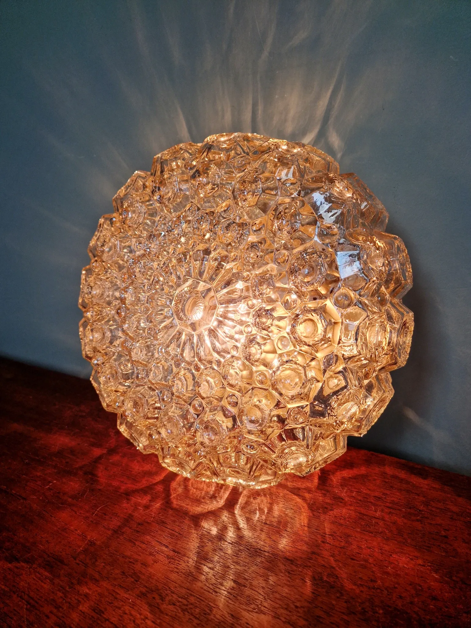 Amber glass honeycomb ceiling light, design by Helena Tynell, 1970.