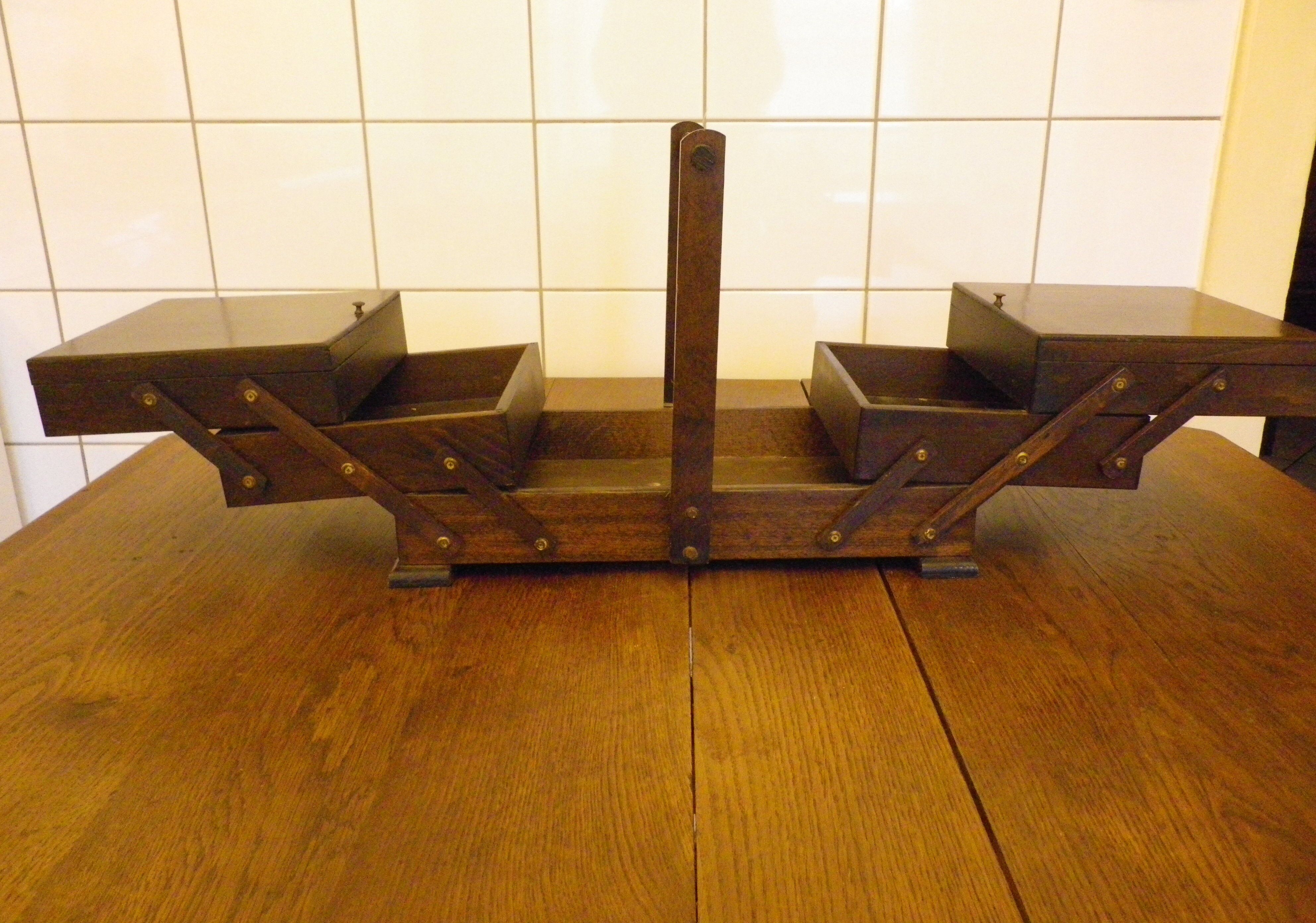 Wooden sewing box to lay from the 1960s/70s