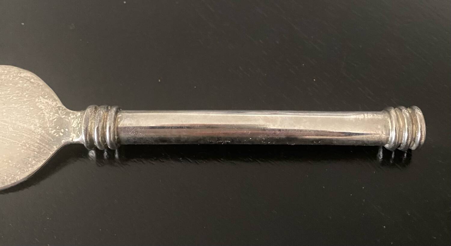 1 Foie gras serving dish and its shovel