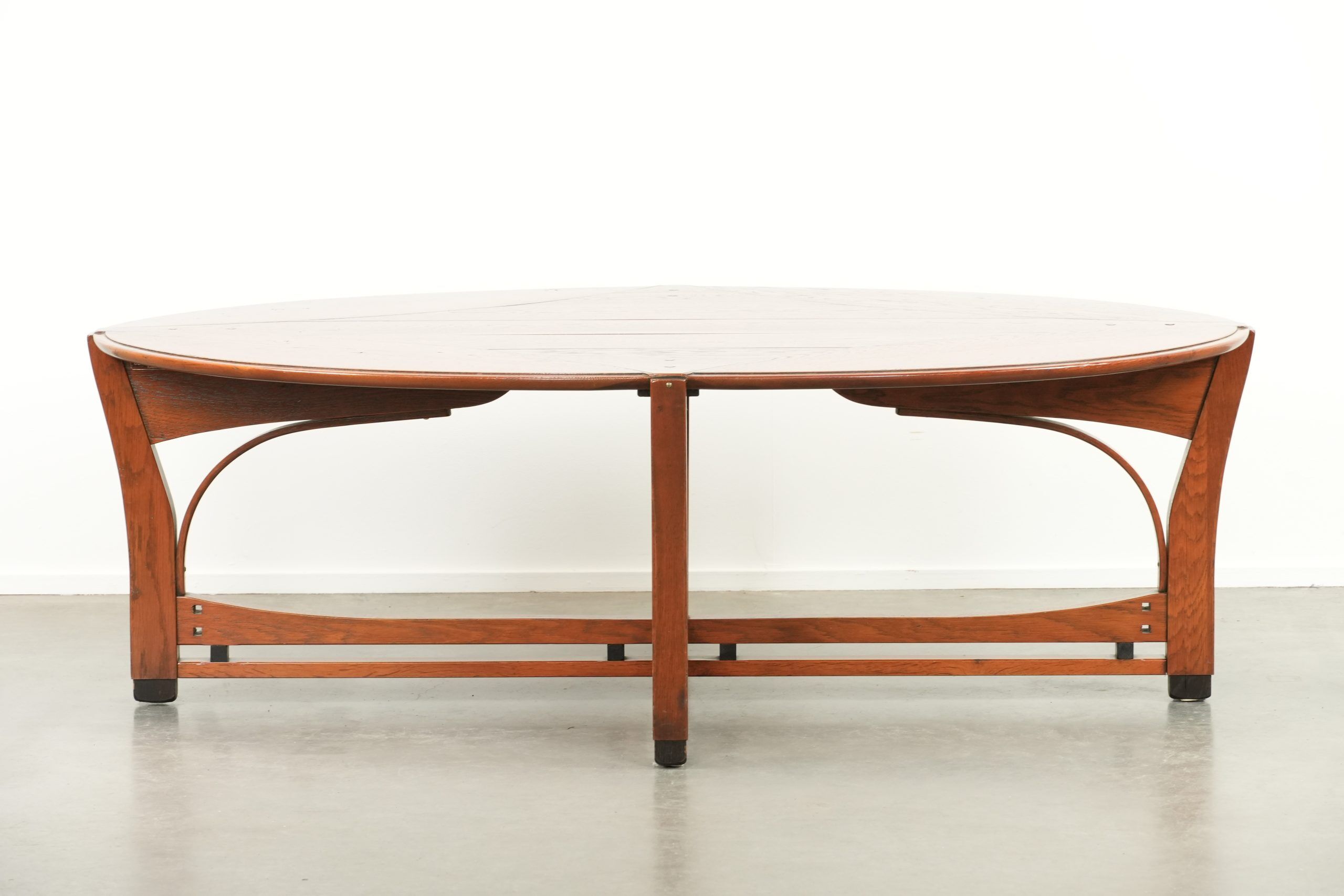 In good condition elegant oval Art Nouveau design coffee table