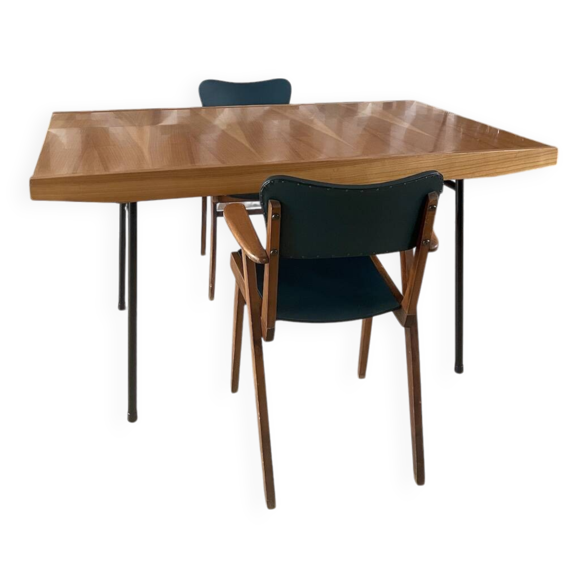 Extendable table designed by Alain Richard