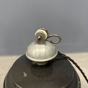 Lampe à suspension industrielle française en émail noir de taille moyenne