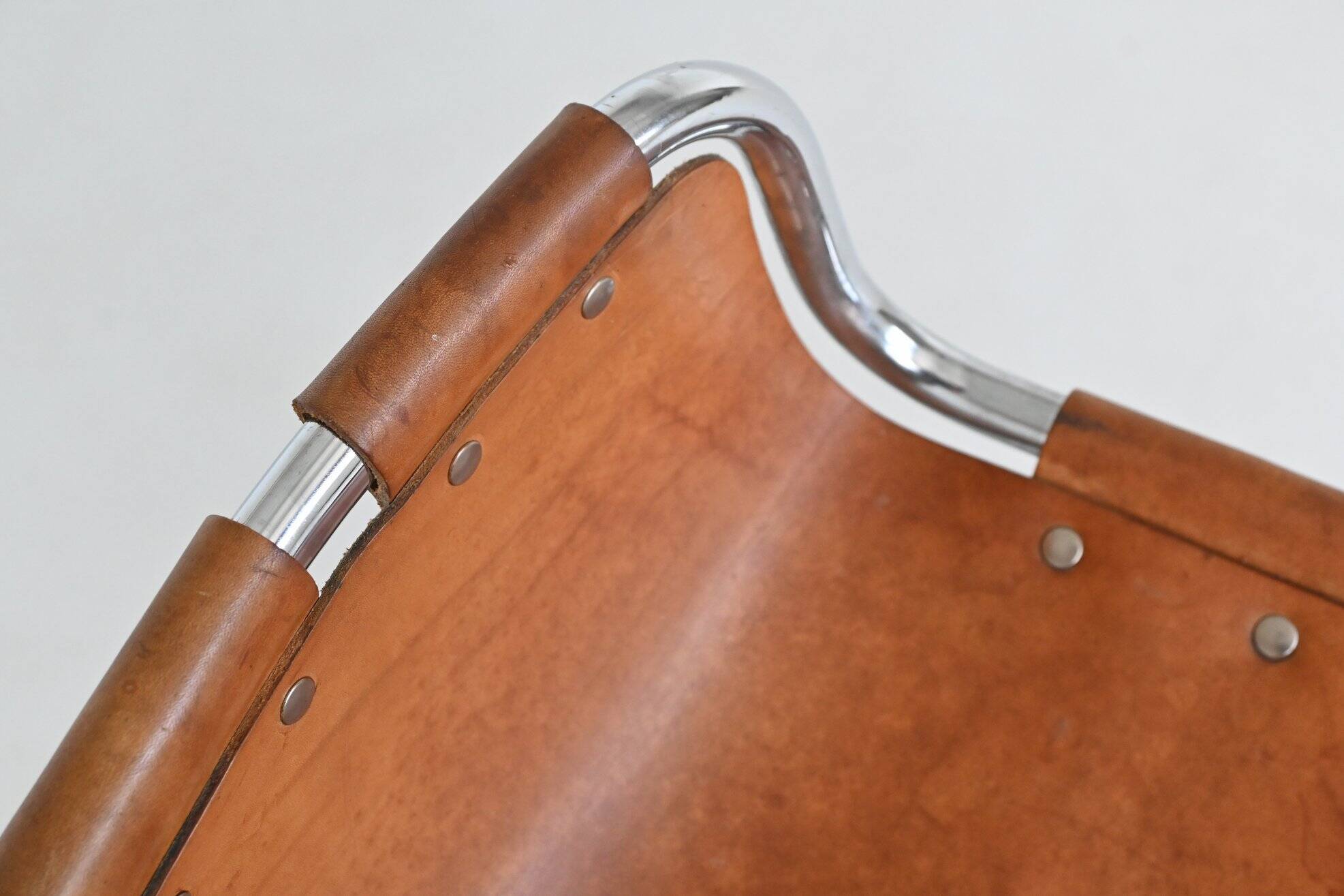 Tabourets de bar en cuir Charlotte Perriand Station de ski des Arcs France 1960