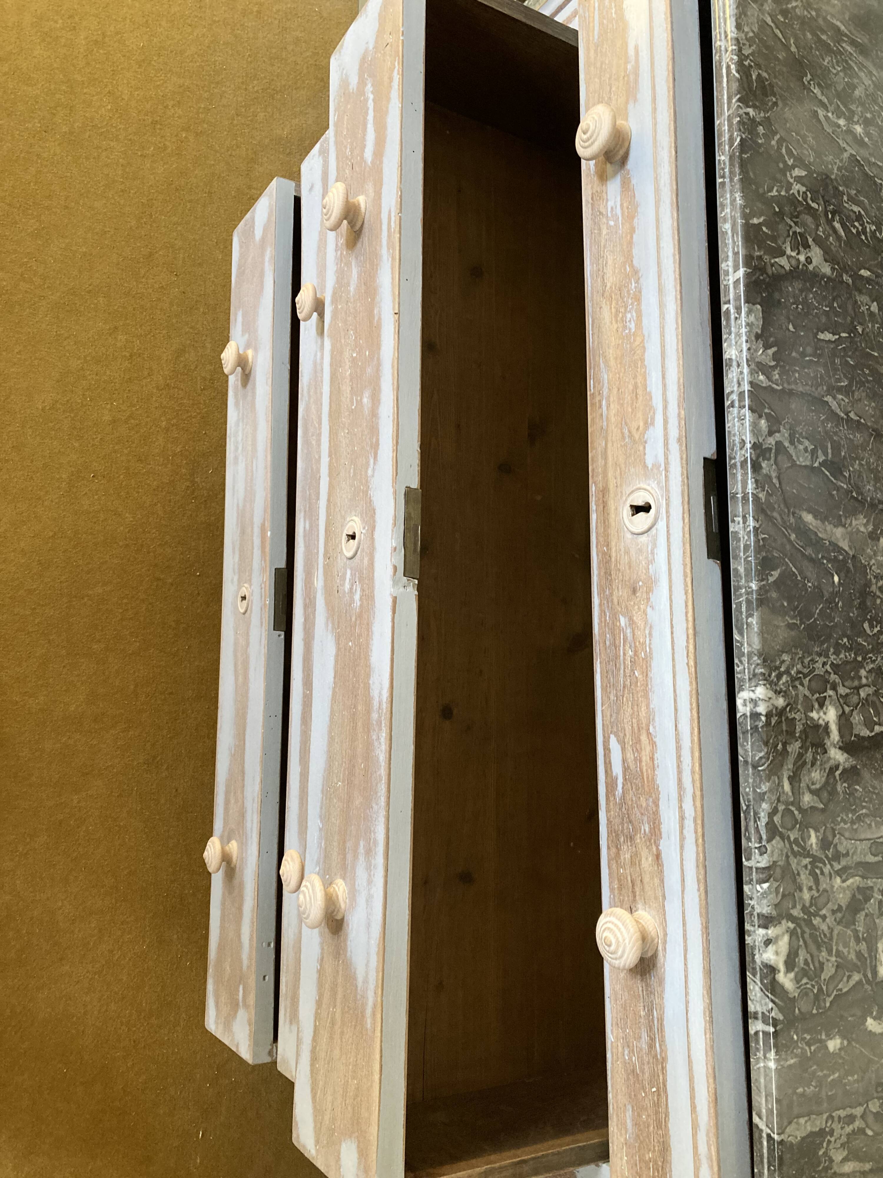 Commode Louis-Philippe en noyer