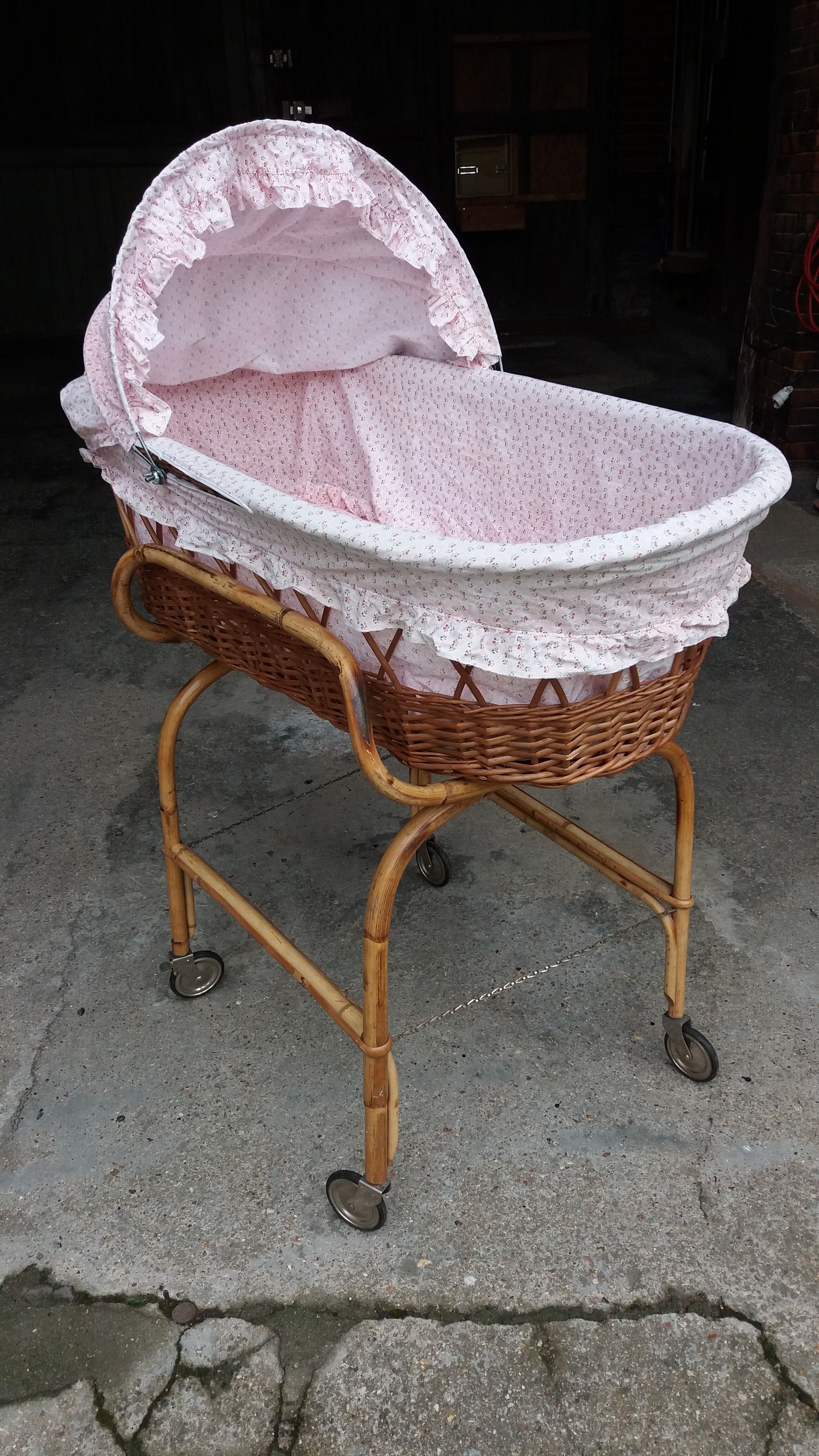 Cradle rattan