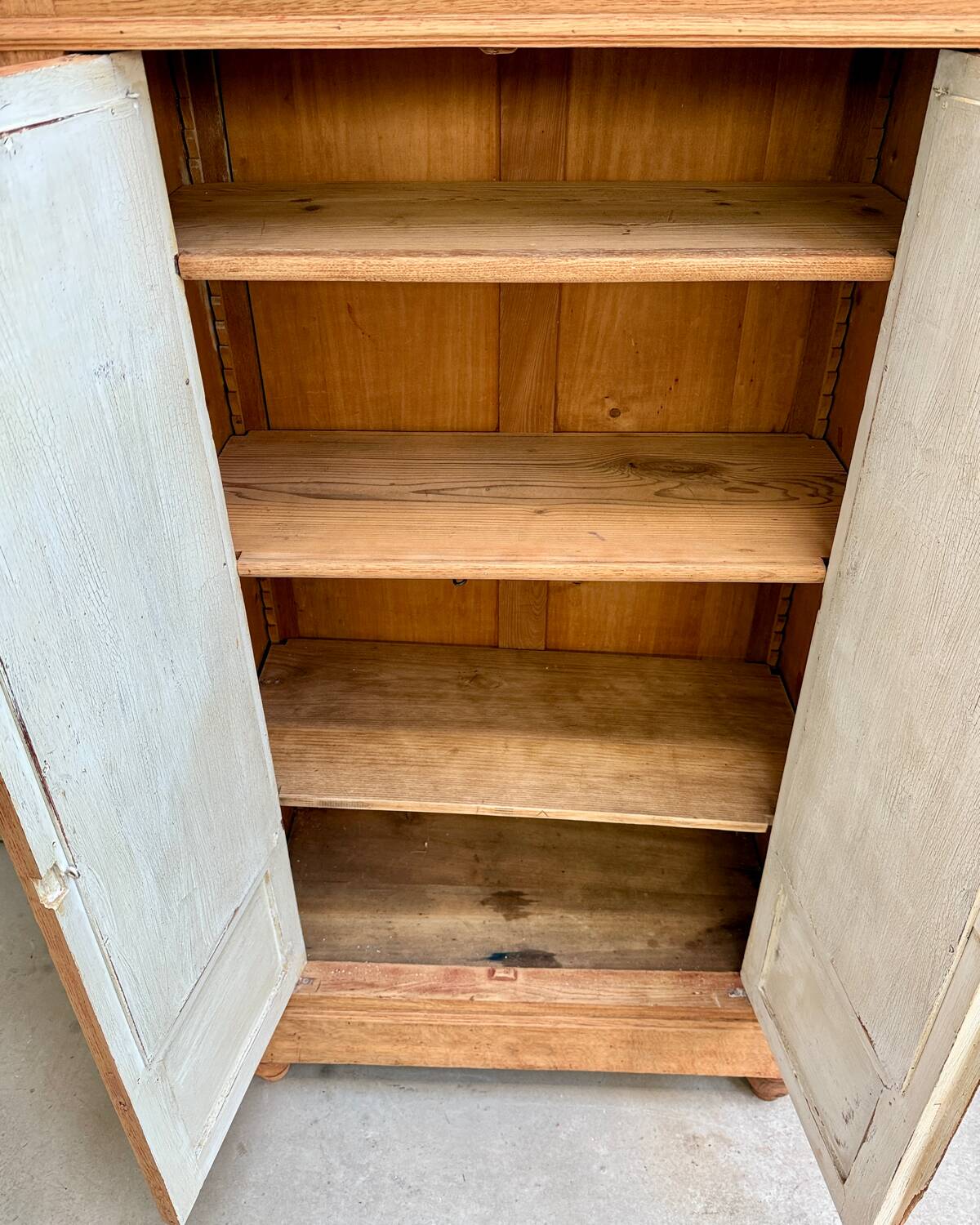 Glass cabinet (renovated)