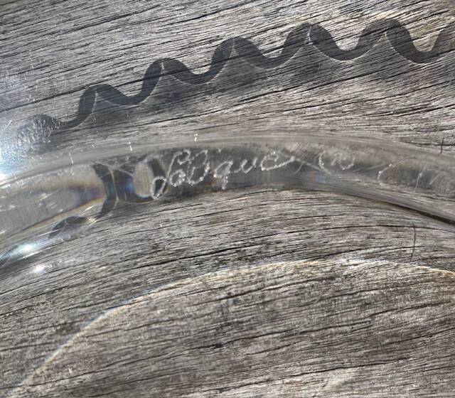 Head to head of crystal plates, Andlau model, signed Lalique