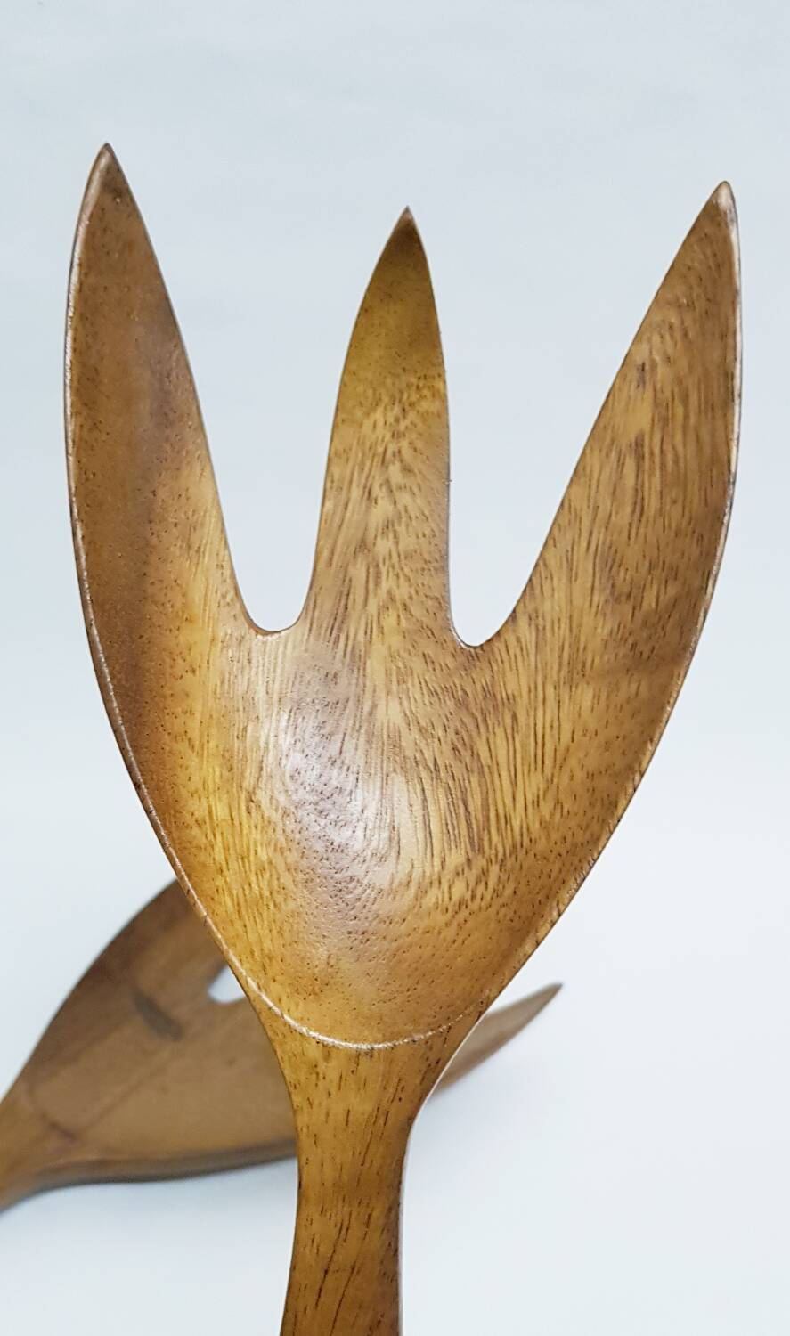 Couverts à sculpté salades à la main du milieu du siècle