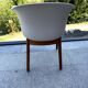 Chaise scandinave “style Elefy”, coque blanche & pieds bois – comme neuve