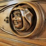 Cheminée gothique, bois, motif de salamandre, sorcière et ermire