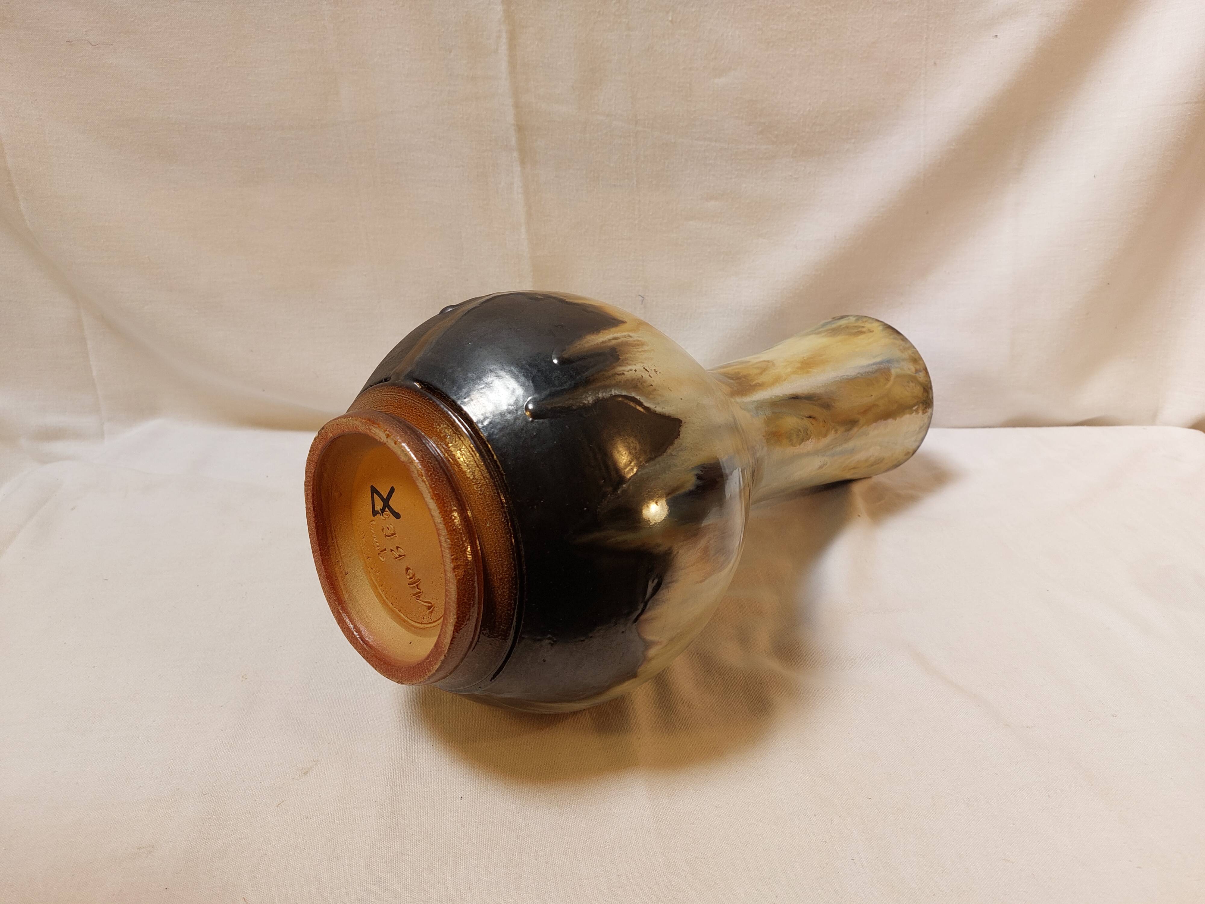 Large vase in flamed Boufflioux sandstone signed GUÉRIN - 1930s