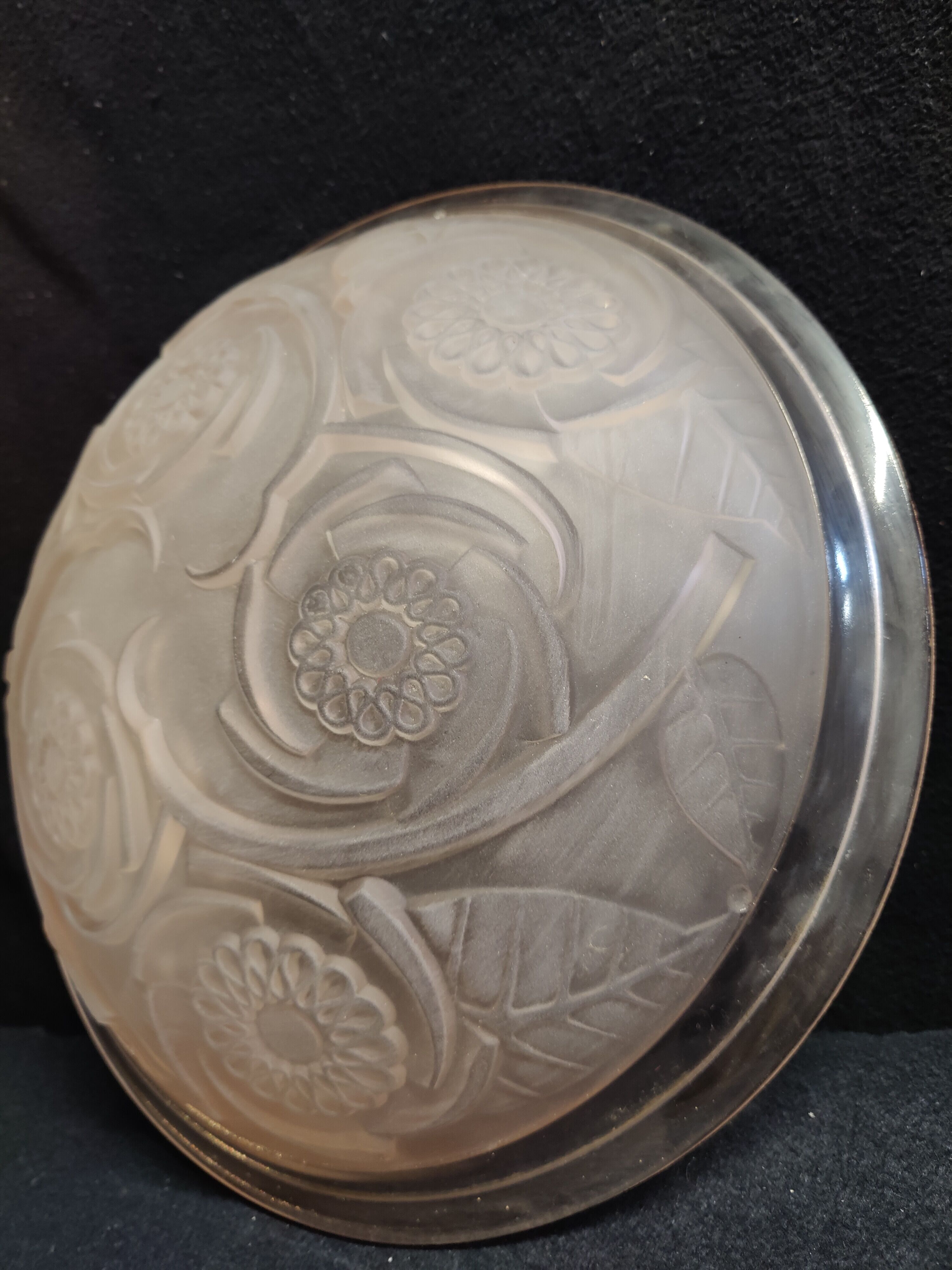Ceiling basin signed Vlieghe in molded glass pressed pink floral pattern art-deco