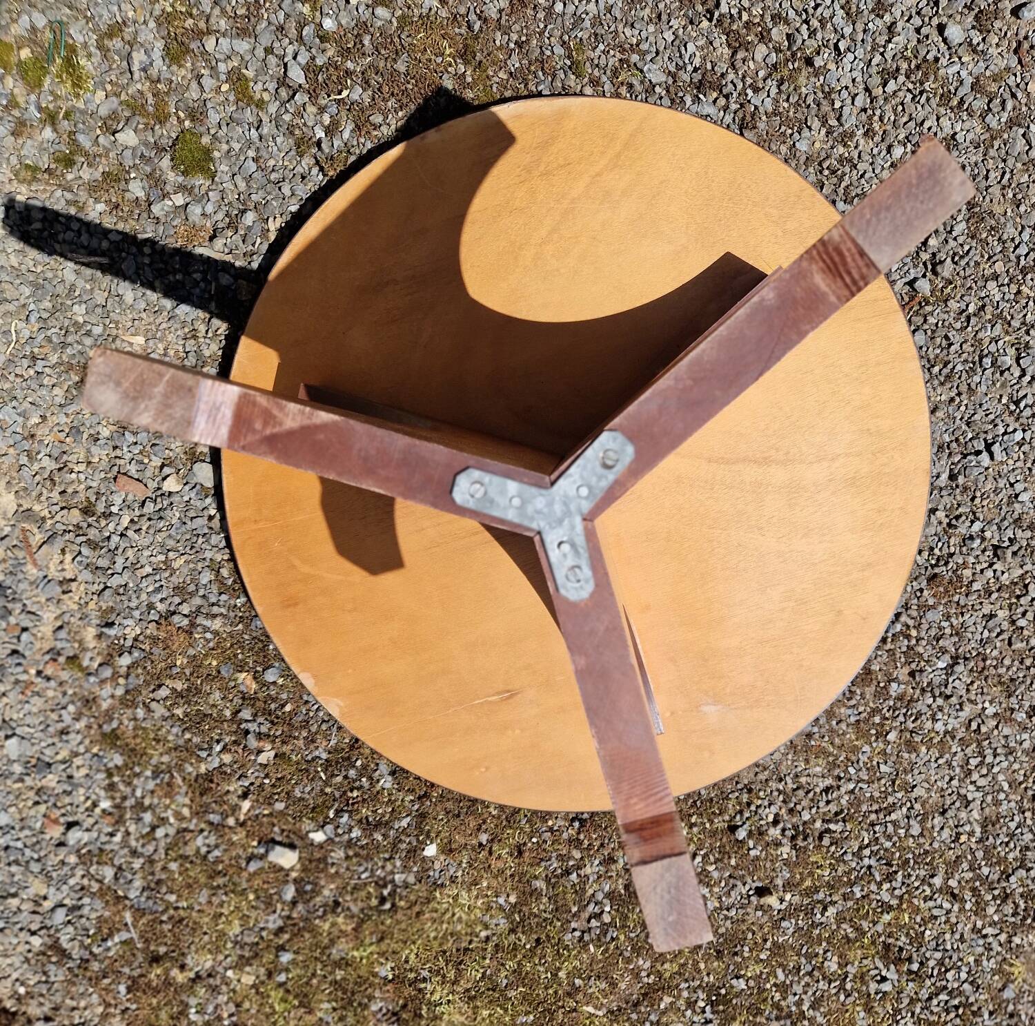 Round tripod coffee table
