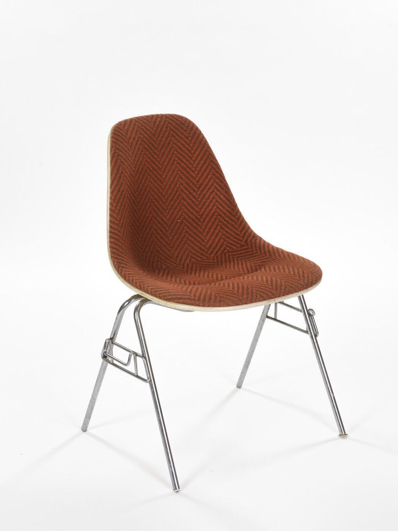 Serie de 4 chaises de Charles et Ray Eames en fibre de verre
